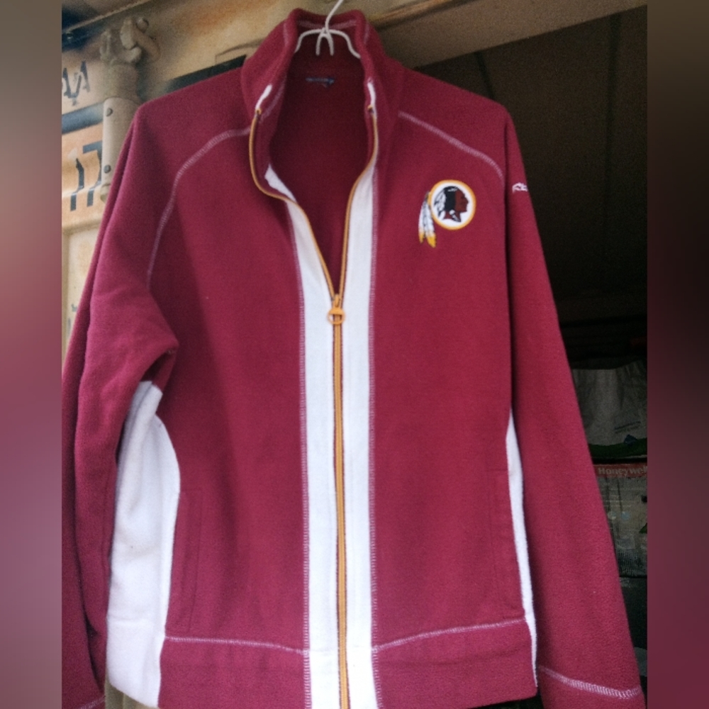 Female Washington Redskins fleece jacket sz L